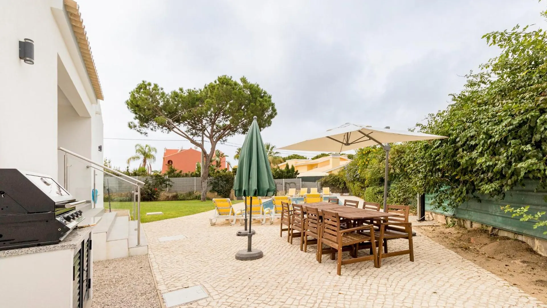 Villa Oasis 4-Bedroom Retreat With Pool In Vilamoura Quarteira 0*,