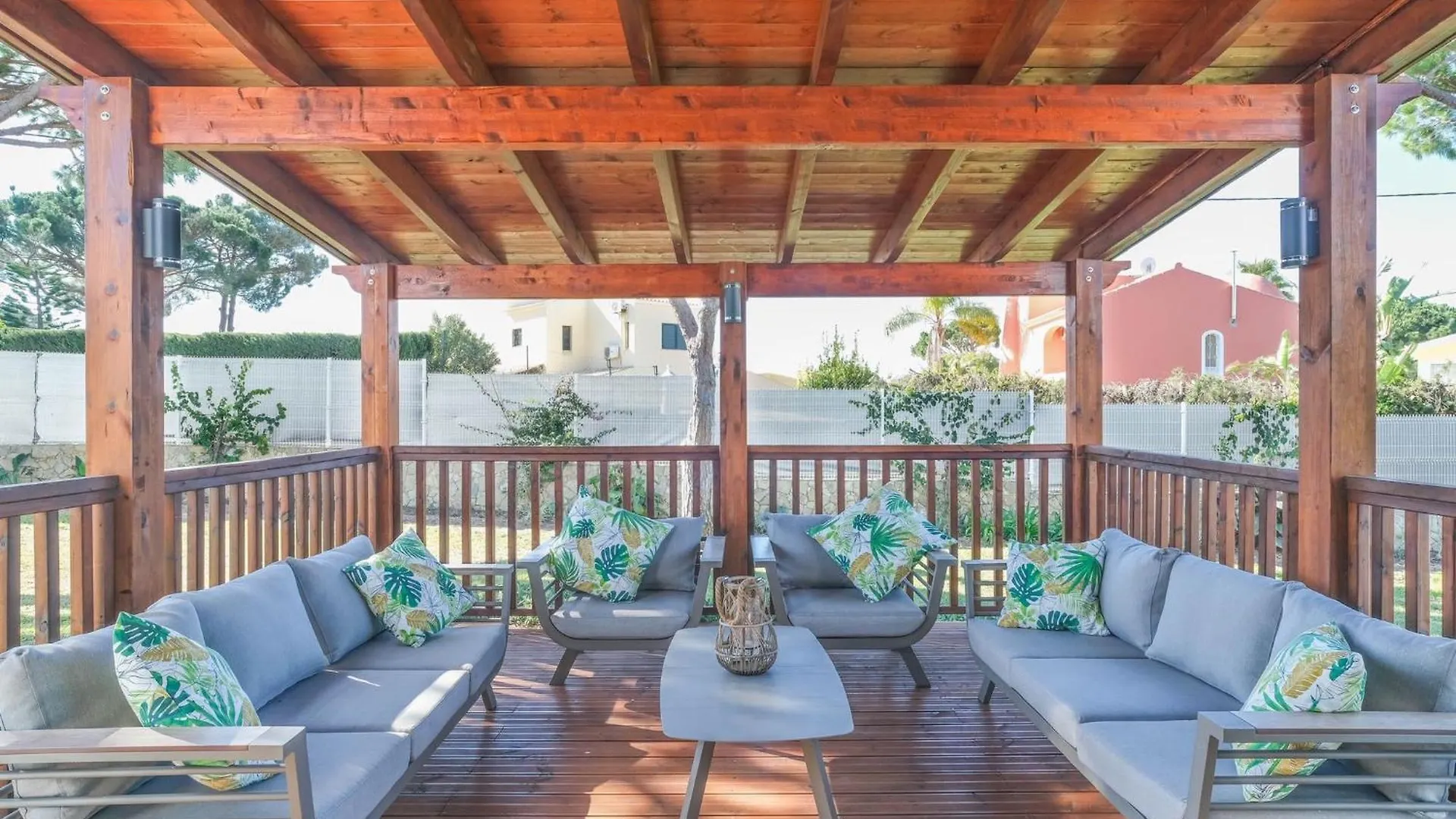Villa Oasis 4-Bedroom Retreat With Pool In Vilamoura Quarteira