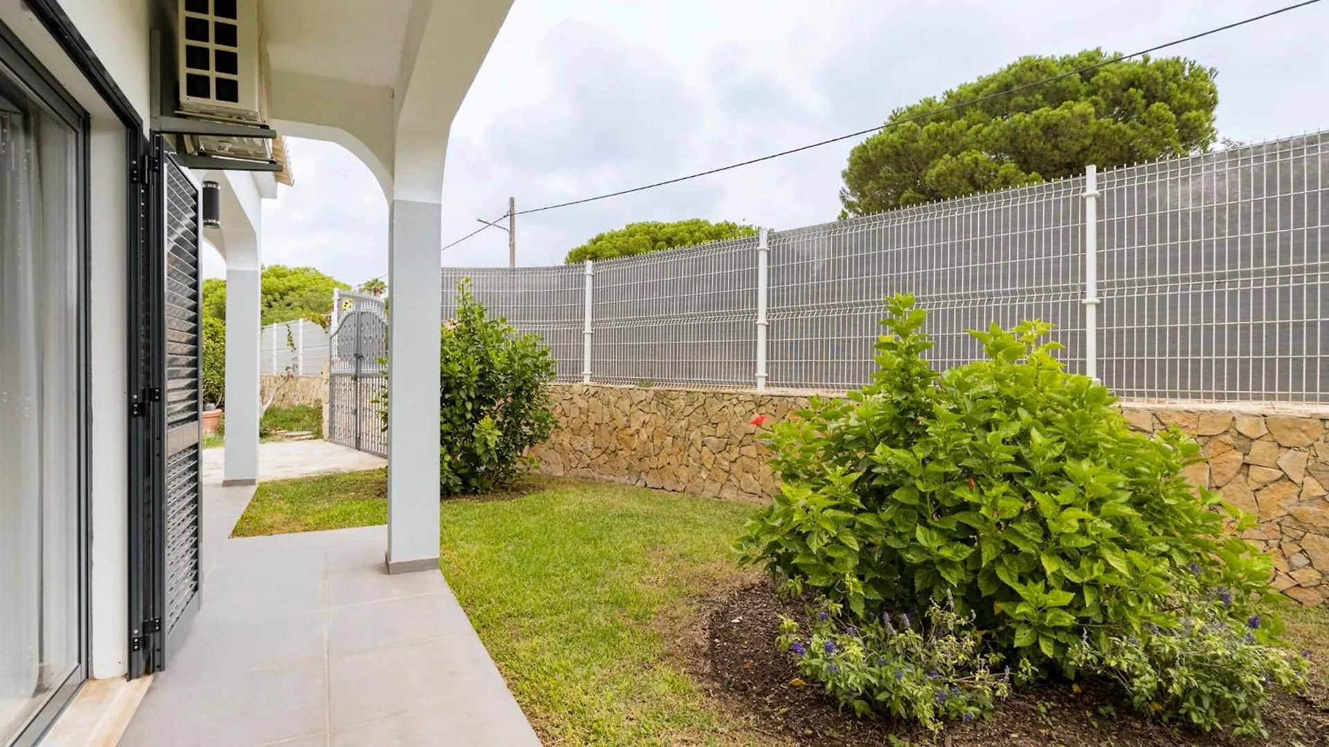 Villa Oasis 4-Bedroom Retreat With Pool In Vilamoura Quarteira