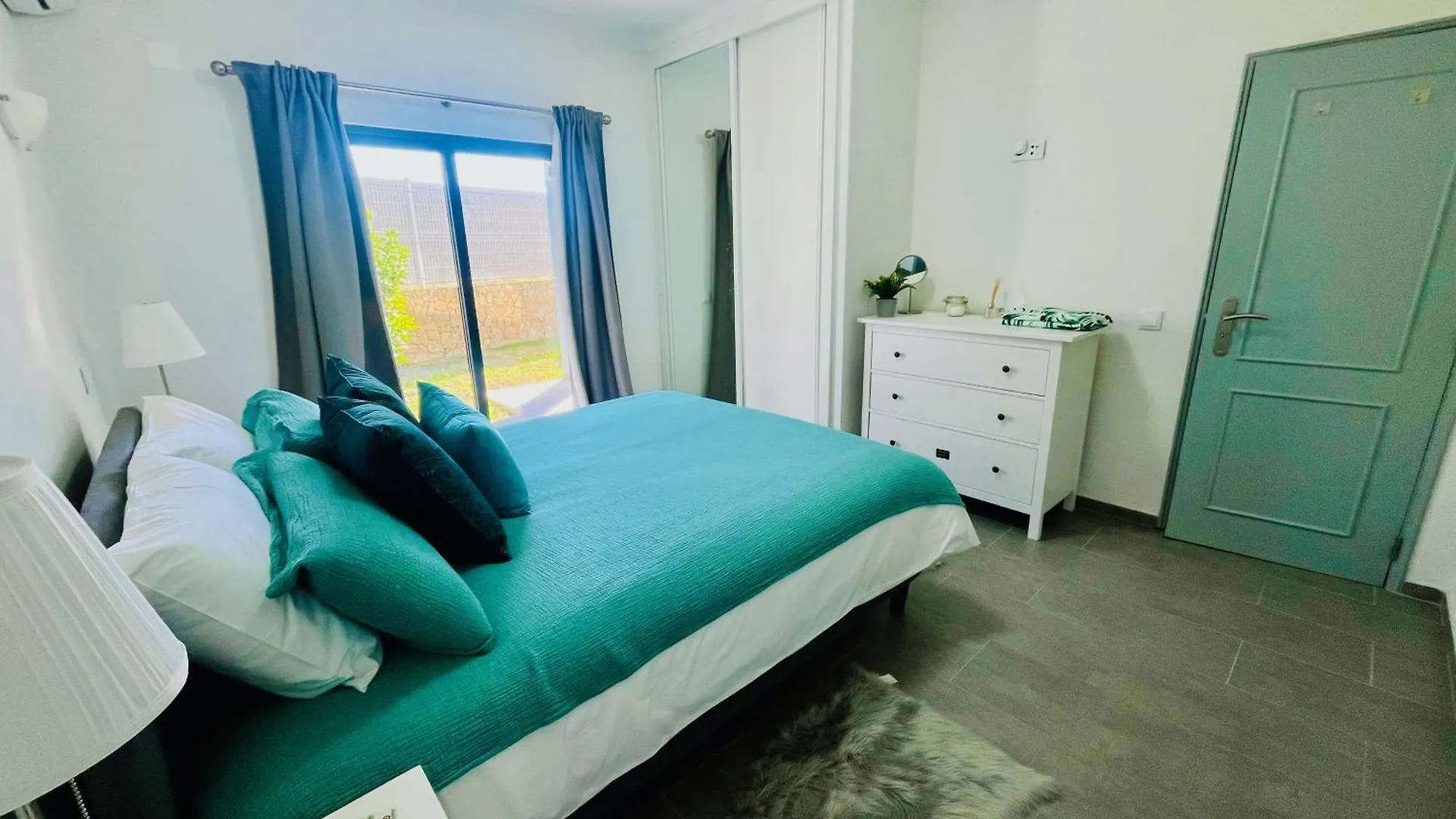Villa Oasis 4-Bedroom Retreat With Pool In Vilamoura Quarteira