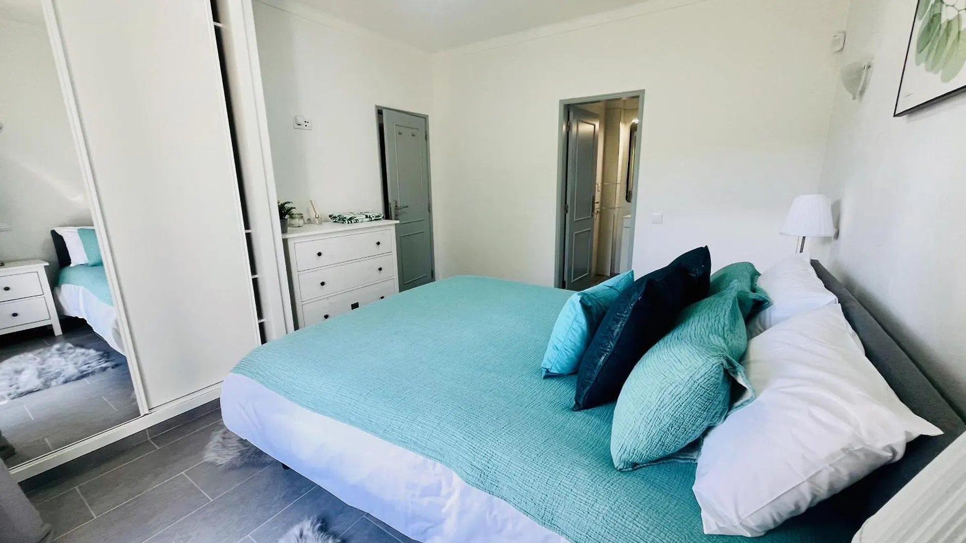 Villa Oasis 4-Bedroom Retreat With Pool In Vilamoura Quarteira