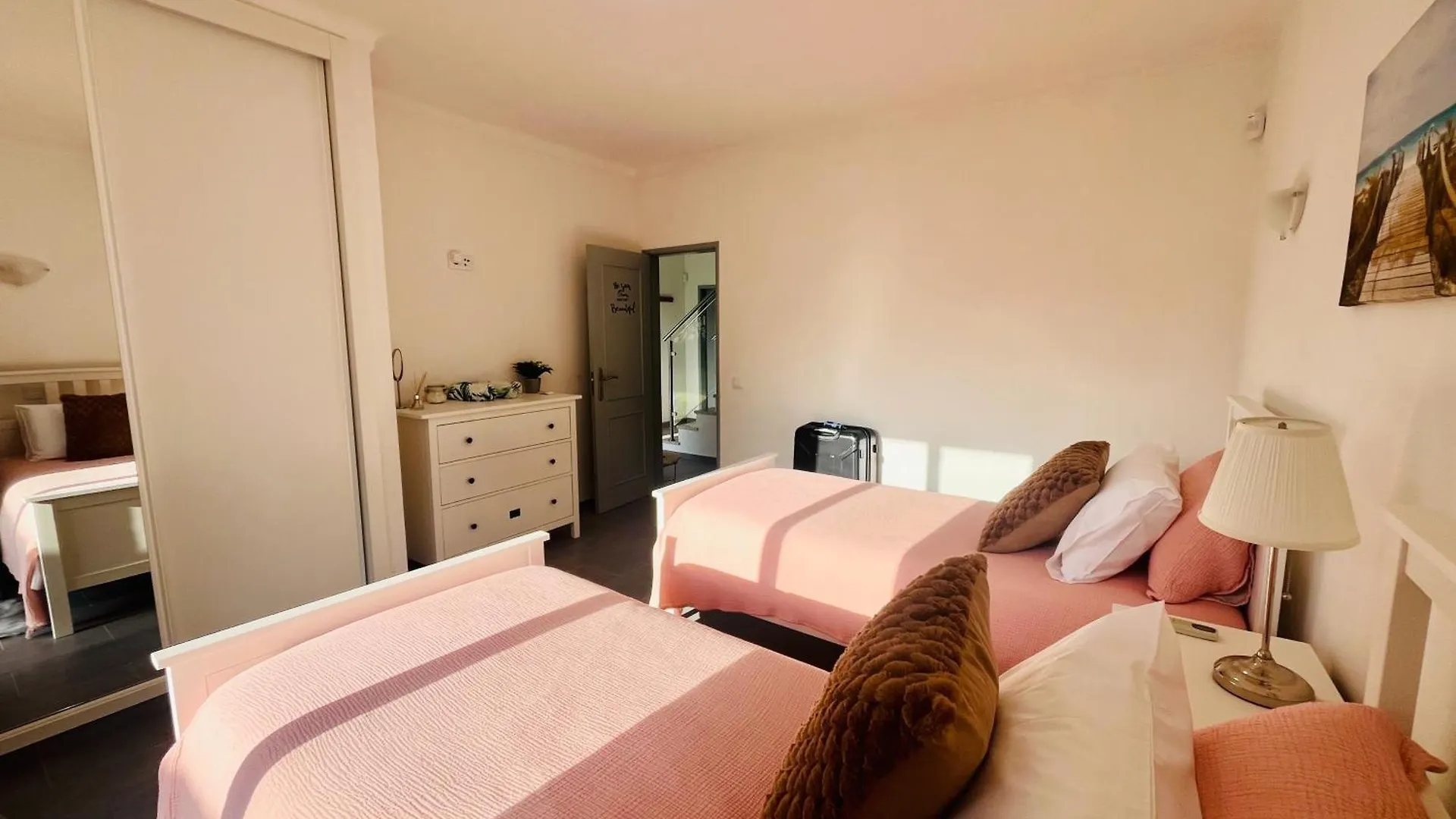 Villa Oasis 4-Bedroom Retreat With Pool In Vilamoura Quarteira