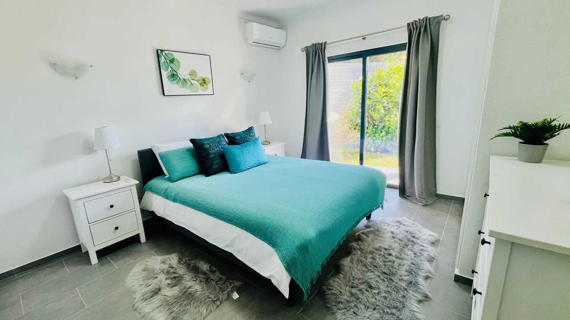 Villa Oasis 4-Bedroom Retreat With Pool In Vilamoura Quarteira