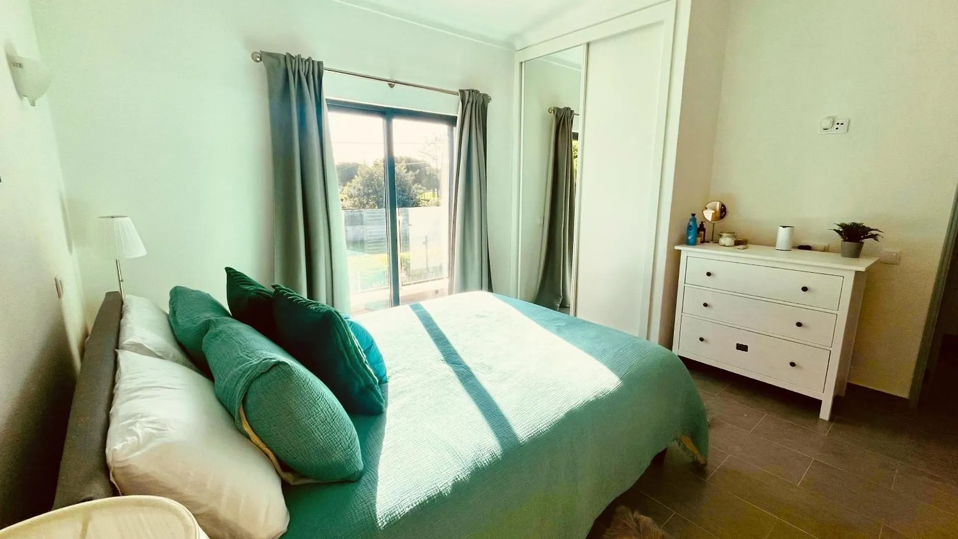 Villa Oasis 4-Bedroom Retreat With Pool In Vilamoura Quarteira 0*,