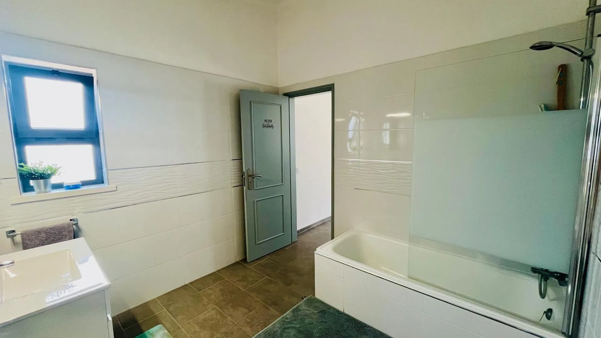 Villa Oasis 4-Bedroom Retreat With Pool In Vilamoura Quarteira