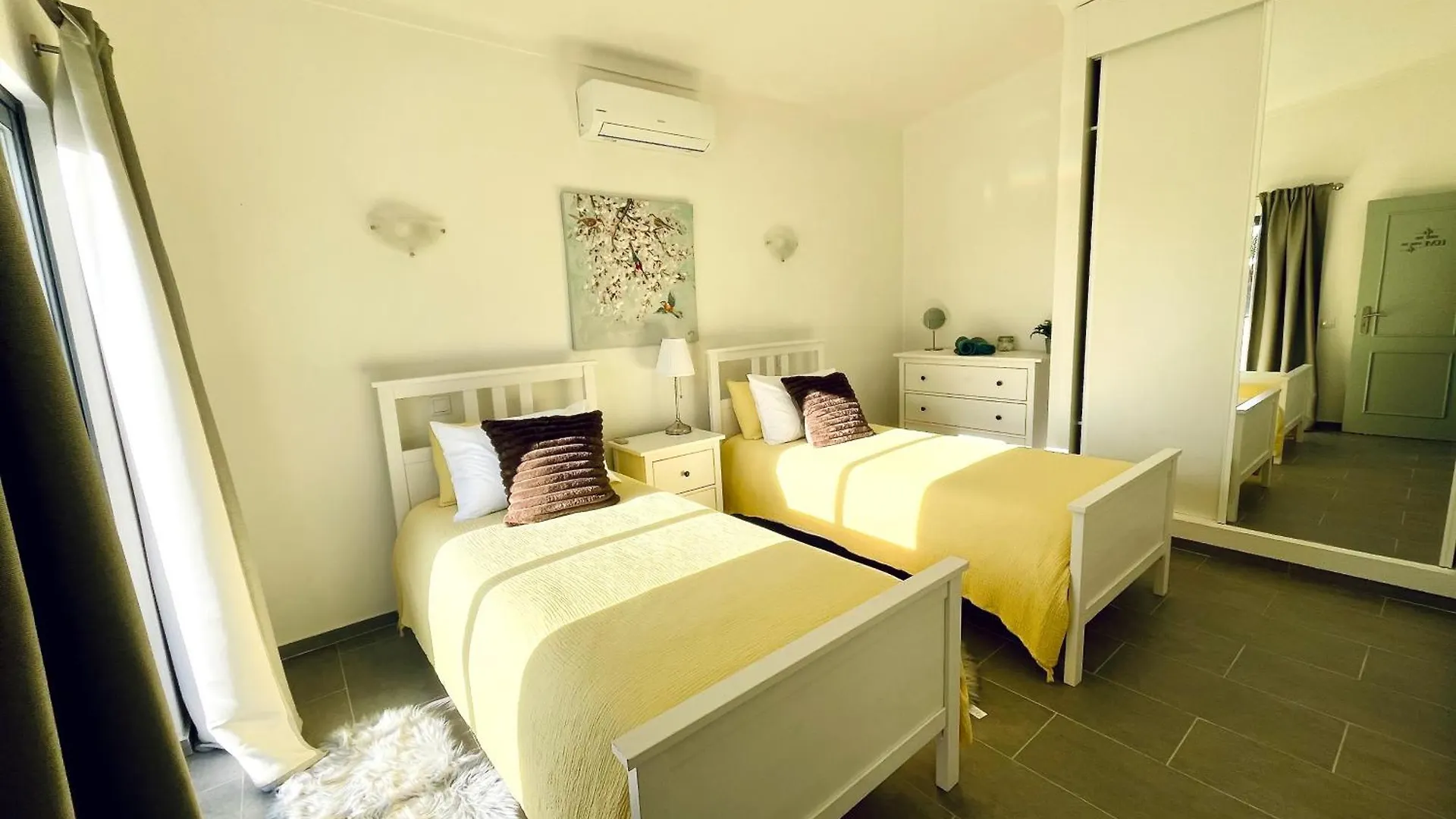 Villa Oasis 4-Bedroom Retreat With Pool In Vilamoura Quarteira